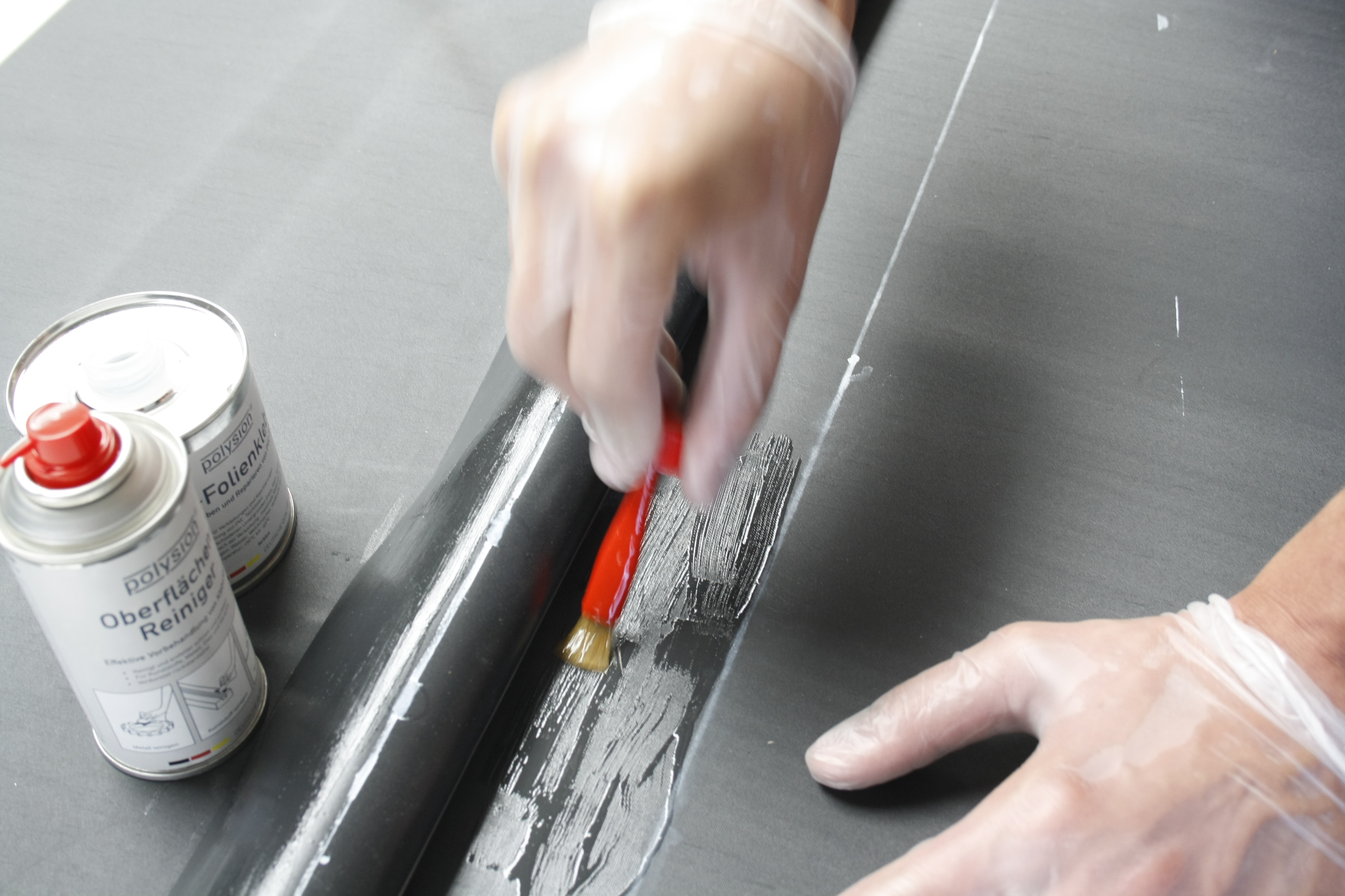 Polysion-PVC-Kleber-auftragen-Anwendung-6 Polysion PVC Kleber