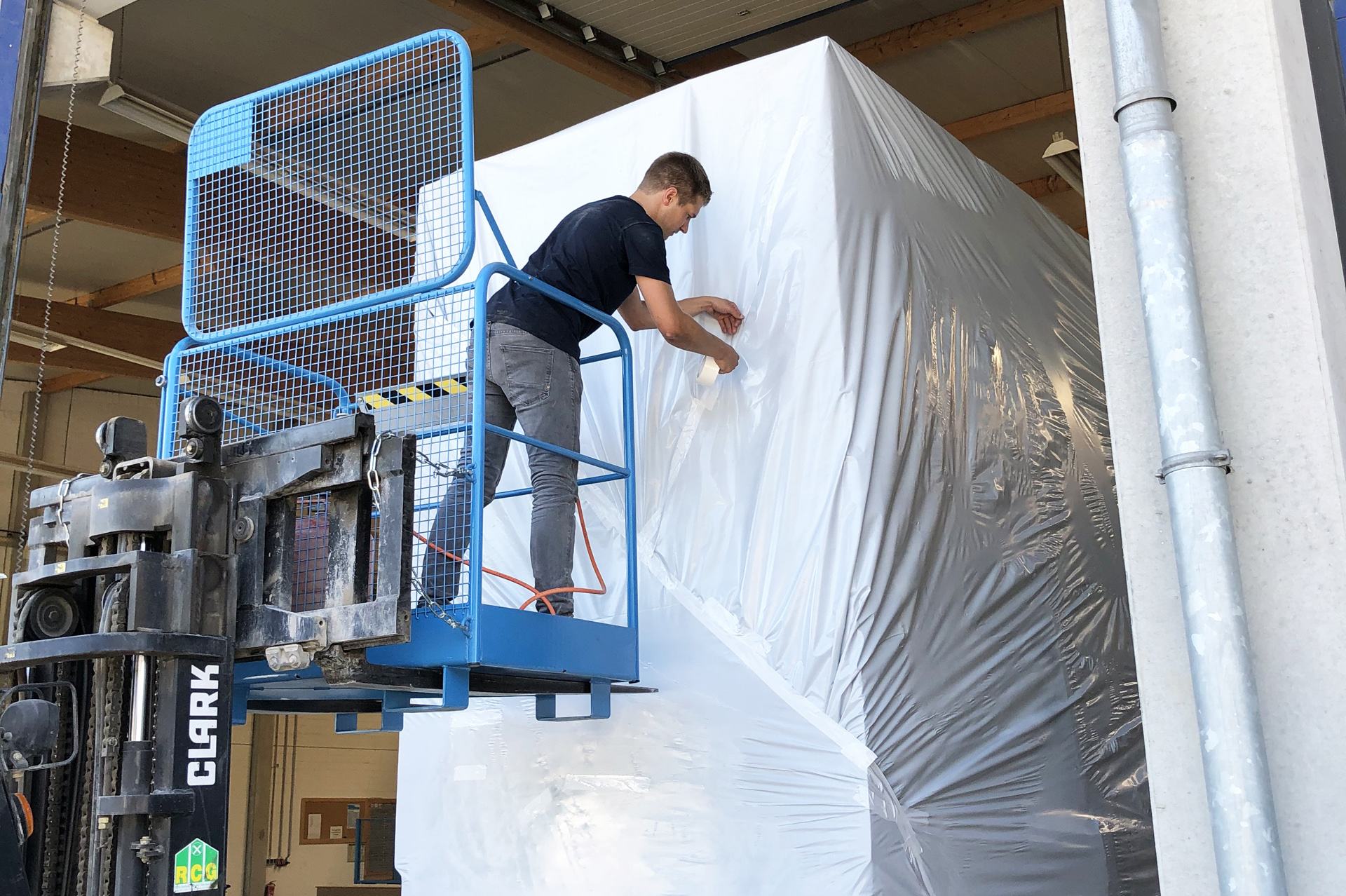 IMG_2308-schrumpfklebeband-anwendung-polytec-vreden Anwendung Schrumpfklebeband